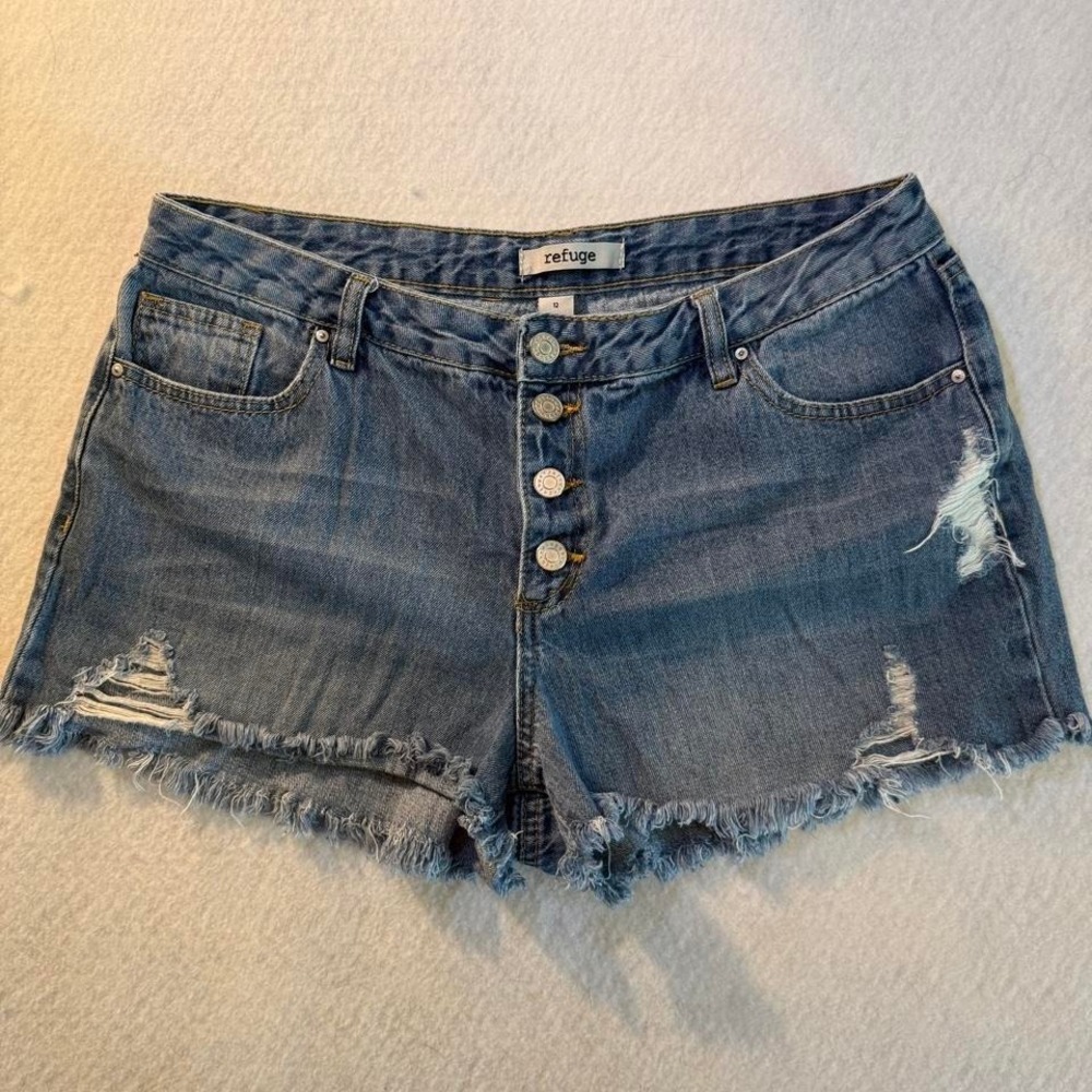 Refuge cut off denim shorty shorts button fly. y2k vibe.